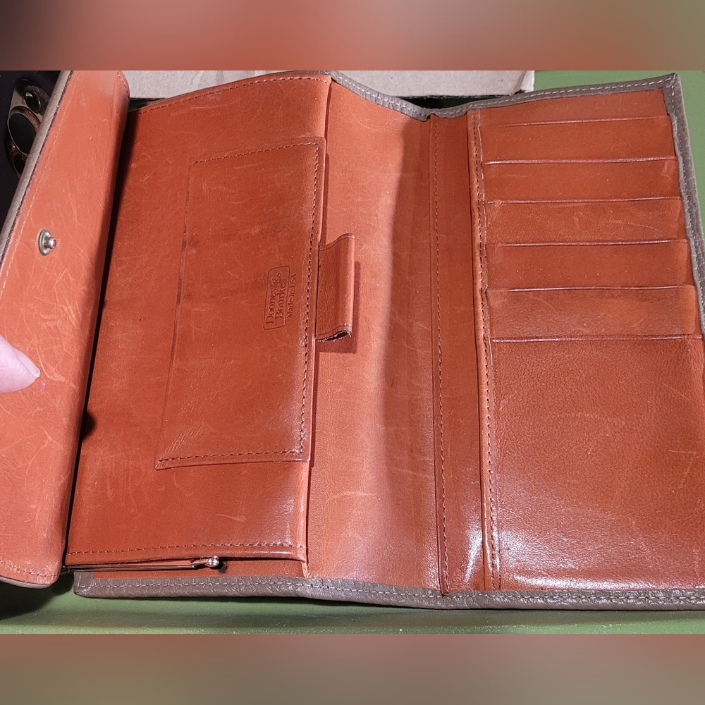 Dooney & Bourke Vintage Wallet - Picture 4 of 4